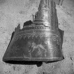 Large fragment of the painted, curved rectangular shield found in Tower 19 after excavation. Image: Yale University Art Gallery (PD) Monochrome image of the lower portion of the scutum taken after excavation, showing the lion in the lower field.